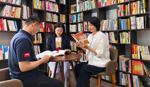 翻開“城發(fā)”這本書，每一頁，都是鄭州的煙火與遠(yuǎn)方